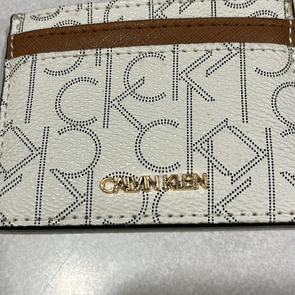 Calvin Klein - Picture 2 of 5